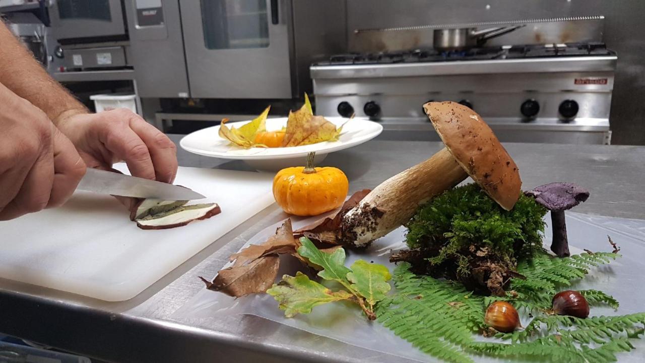 Logis - Hostellerie & Restaurant Du Marche Le Cateau-Cambresis المظهر الخارجي الصورة
